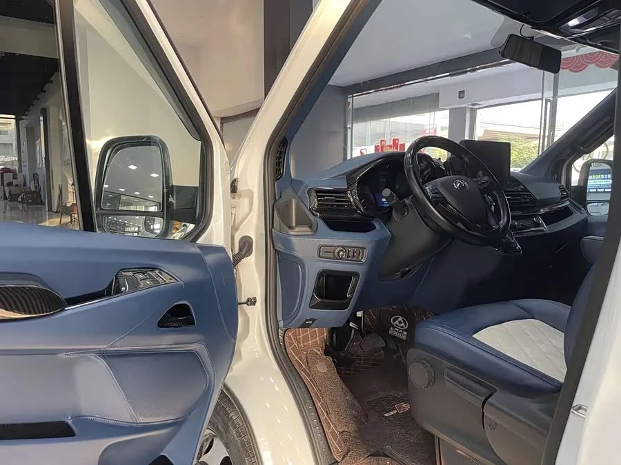 Maxus SAIC MAXUS V90 RV SAIC MAXUS V90 2021 2.0T Traveler V90 Self-Propelled Type B RV Flagship Edition 2022 — миниатюра 4
