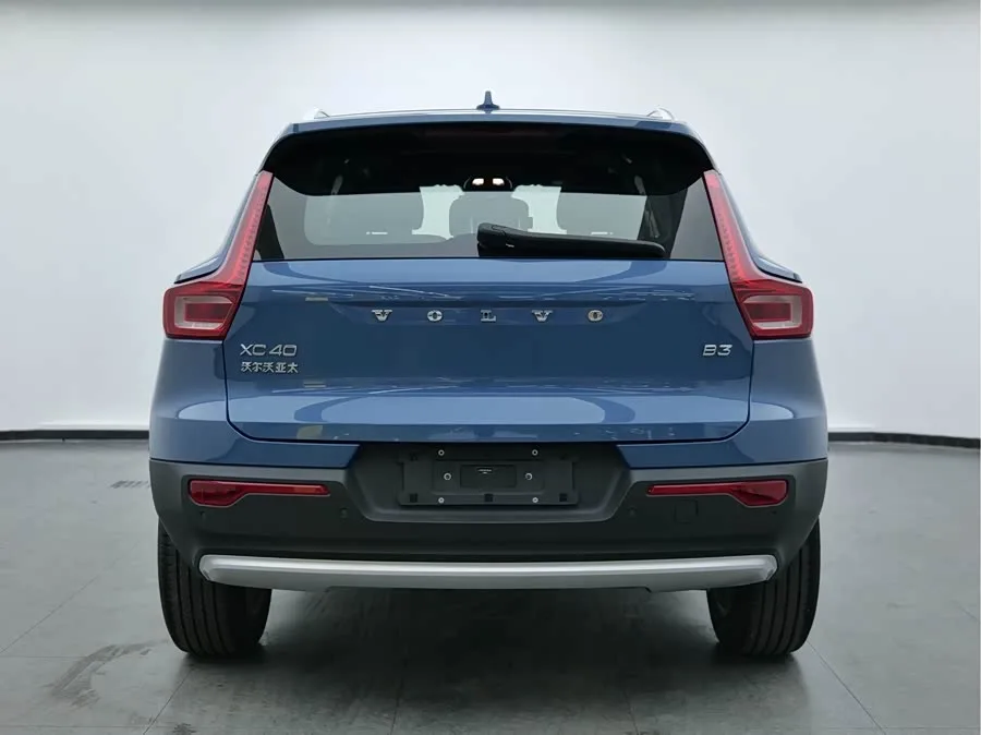 Volvo XC40 2024 B3 Zhixing Fashion Edition 2023 — миниатюра 2