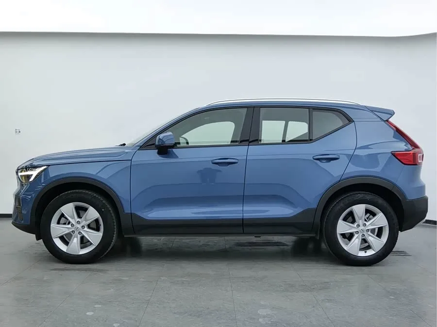 Volvo XC40 2024 B3 Zhixing Fashion Edition 2023 — миниатюра 4