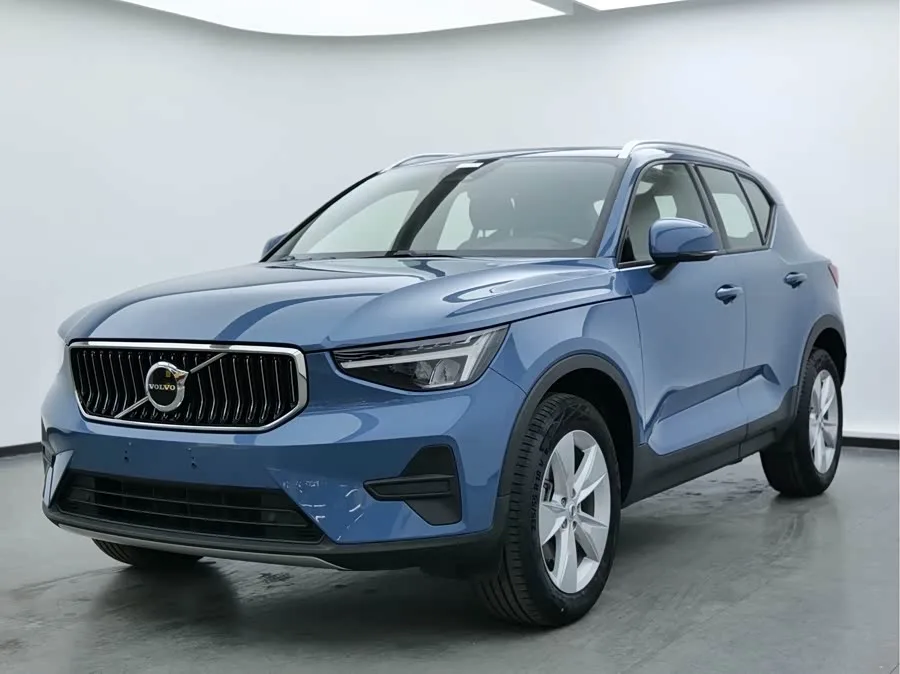 Volvo XC40 2024 B3 Zhixing Fashion Edition 2023 — фото 1, купить с доставкой в Москву