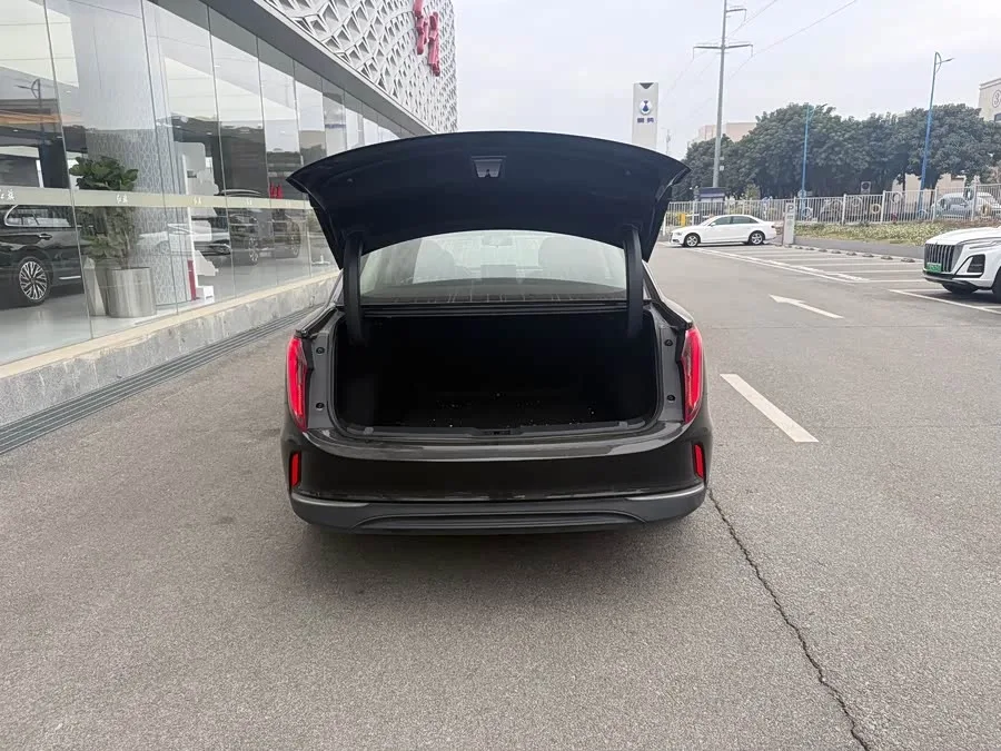 Hongqi E-QM5 Hongqi E-QM5 2022 431km Charging Enjoyment Edition 2023 — миниатюра 3