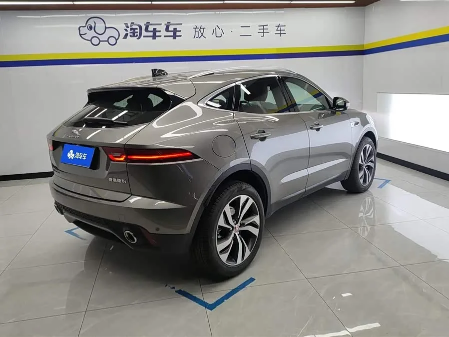 Jaguar E-Pace 2024 aggressive sports version R-DYNAMIC S 2023 — миниатюра 3