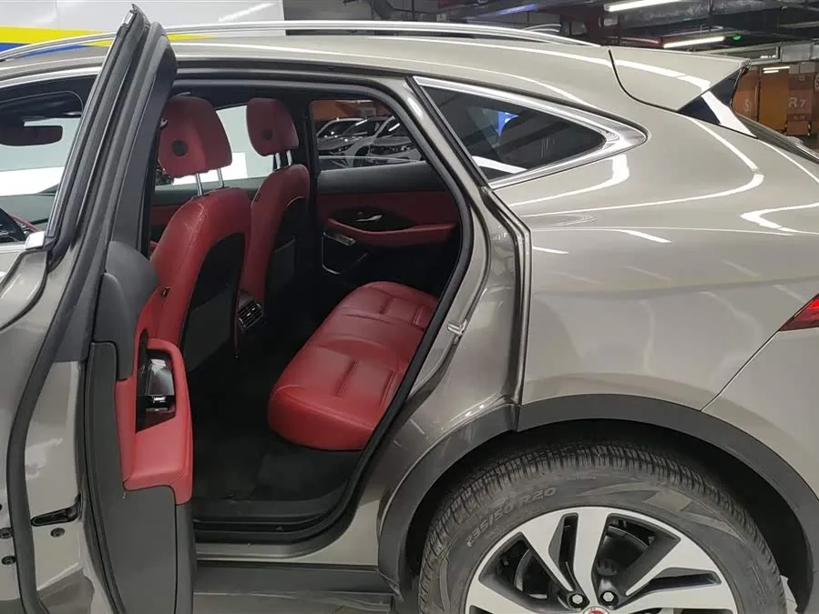 Jaguar E-Pace 2024 aggressive sports version R-DYNAMIC S 2023 — миниатюра 5