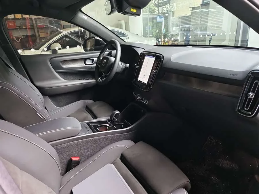 Volvo C40 2024 Long Range Edition 2023 — миниатюра 2