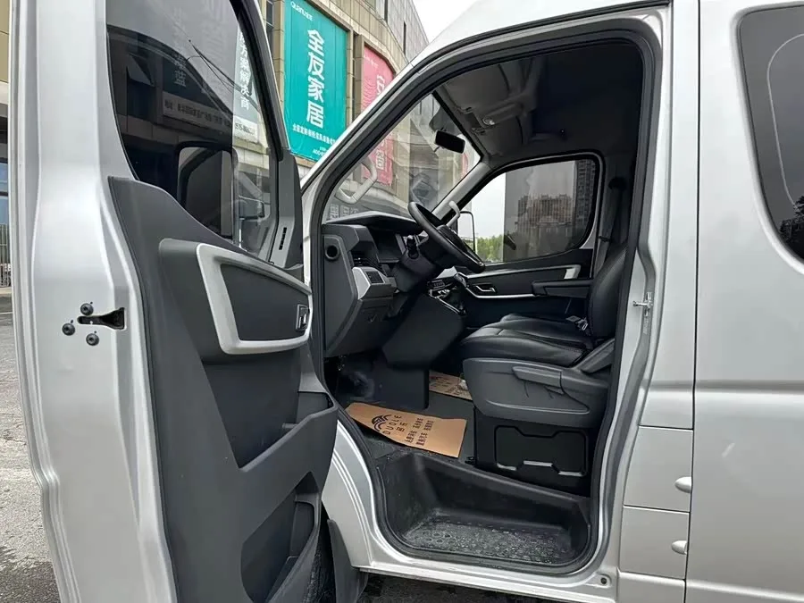 Dongfeng Yufeng Yufeng 2023 V9+ 2.0T automatic front-wheel drive multi-function short-axle mid-roof 5/6 seats 2023 — миниатюра 2