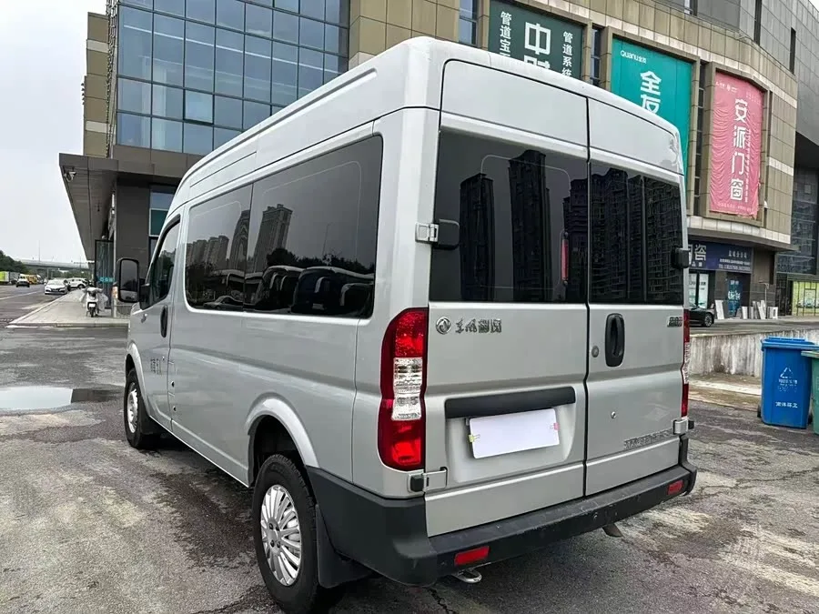 Dongfeng Yufeng Yufeng 2023 V9+ 2.0T automatic front-wheel drive multi-function short-axle mid-roof 5/6 seats 2023 — миниатюра 3