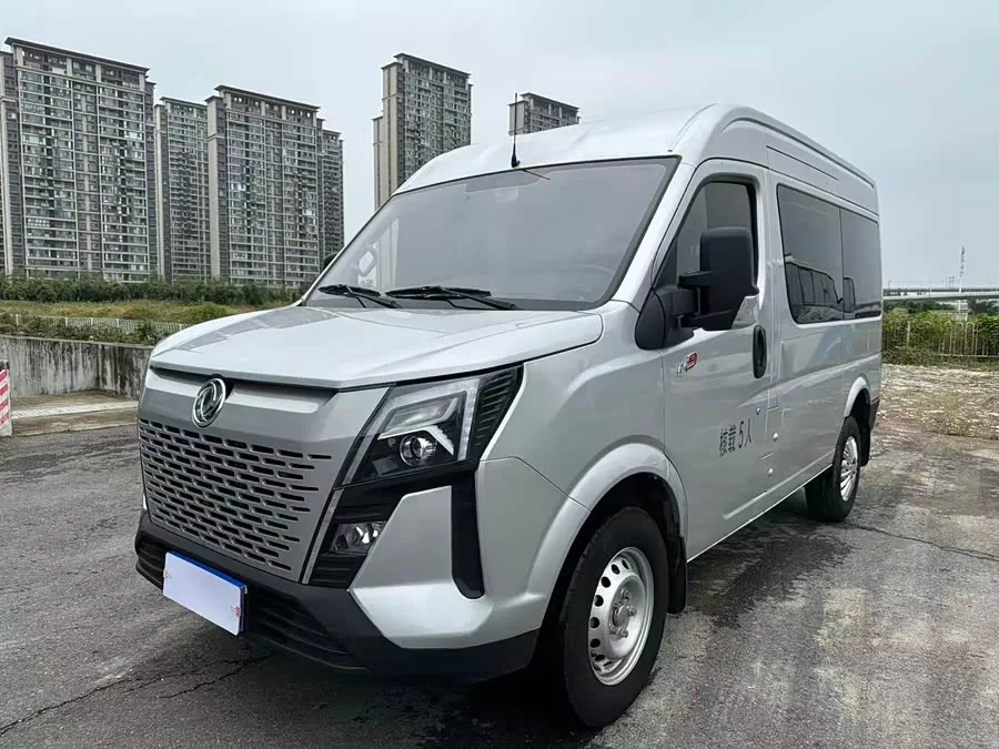 Dongfeng Yufeng Yufeng 2023 V9+ 2.0T automatic front-wheel drive multi-function short-axle mid-roof 5/6 seats 2023 — фото 1, купить с доставкой в Москву