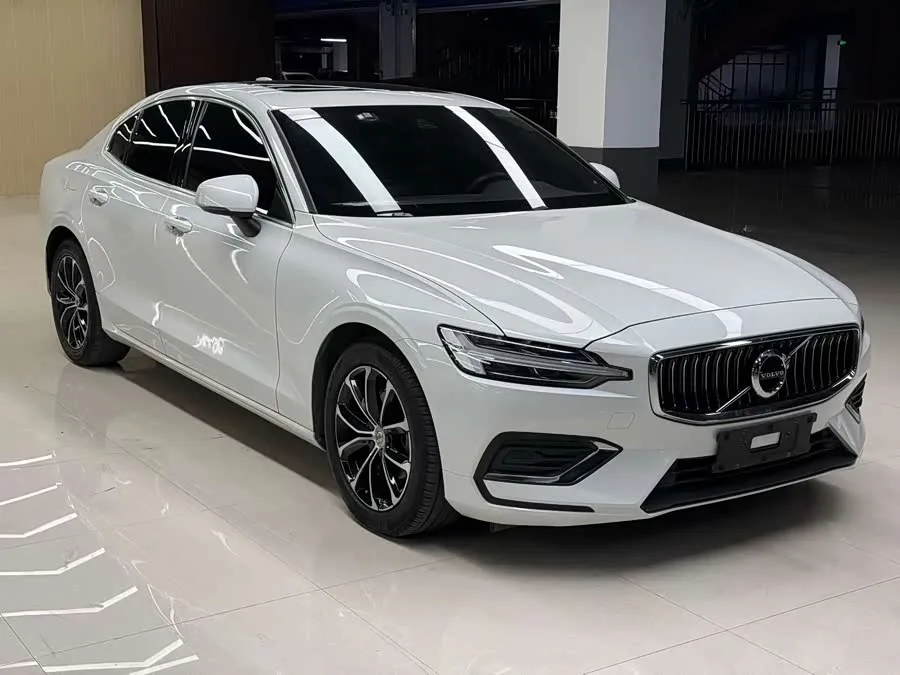 Volvo S60 2022 B4 Zhiyi Luxury Edition 2022 — миниатюра 3