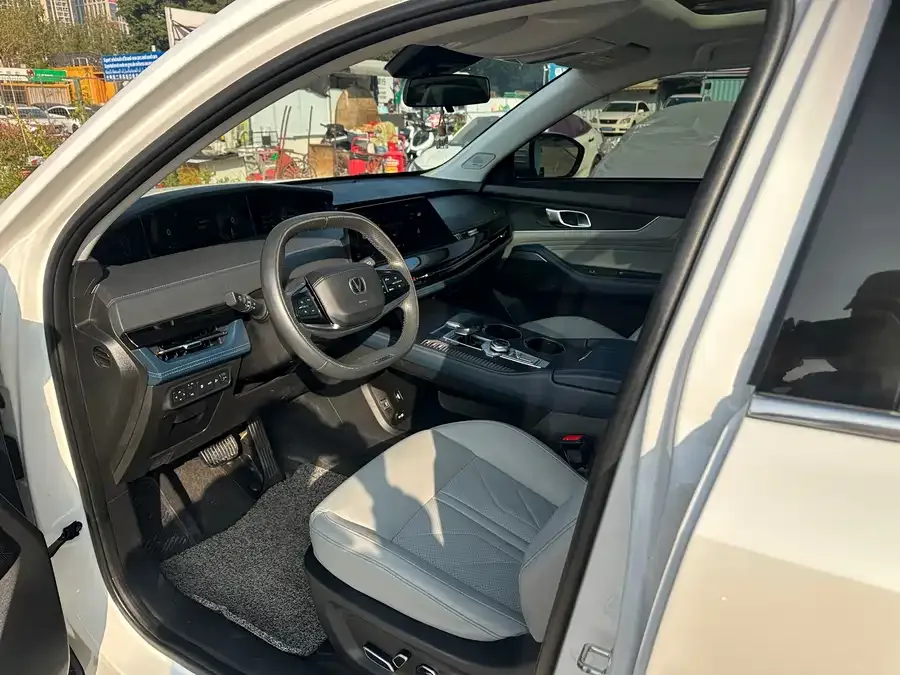 Changan UNI-K Changan UNI-K iDD 2023 iDD 1.5T 135km Smart Fun Edition 2023 — миниатюра 2