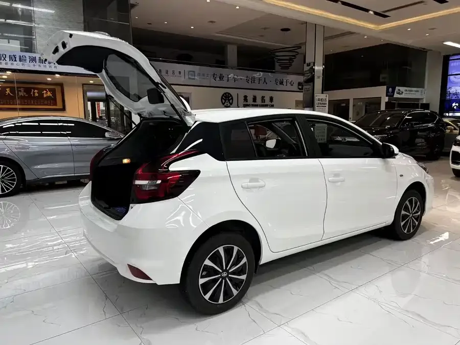 Toyota Vios FS Vios FS 2021 1.5L CVT Fenchi Edition 2022 — миниатюра 3