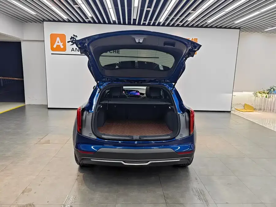 Cadillac GT4 2023 25T Fashion Edition 2025 — миниатюра 2