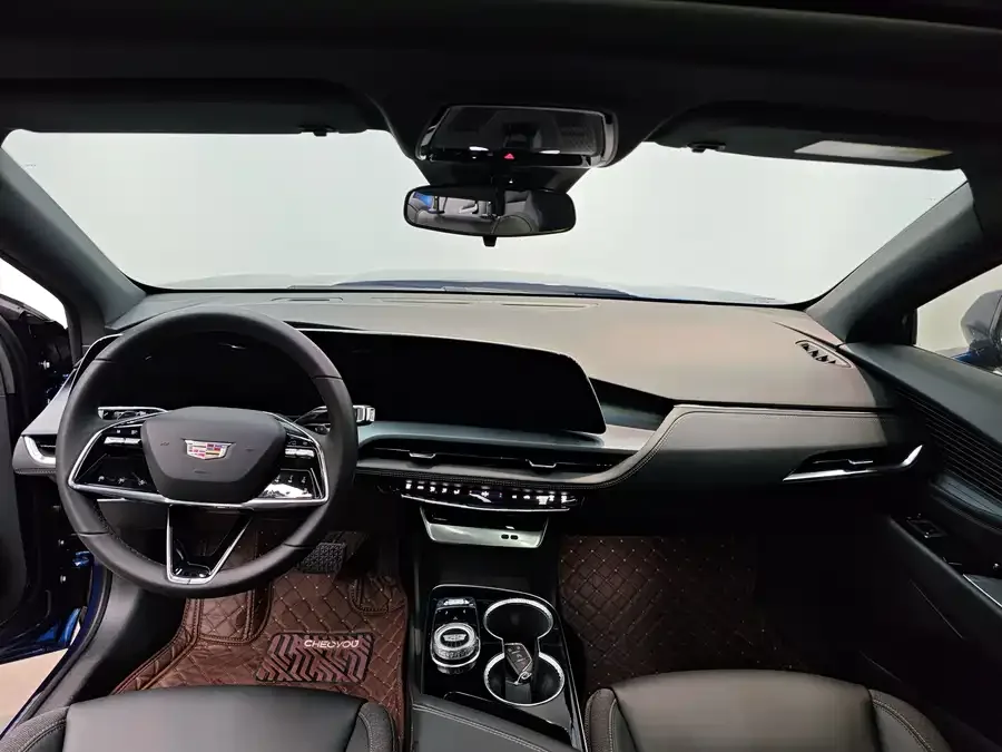 Cadillac GT4 2023 25T Fashion Edition 2025 — миниатюра 4