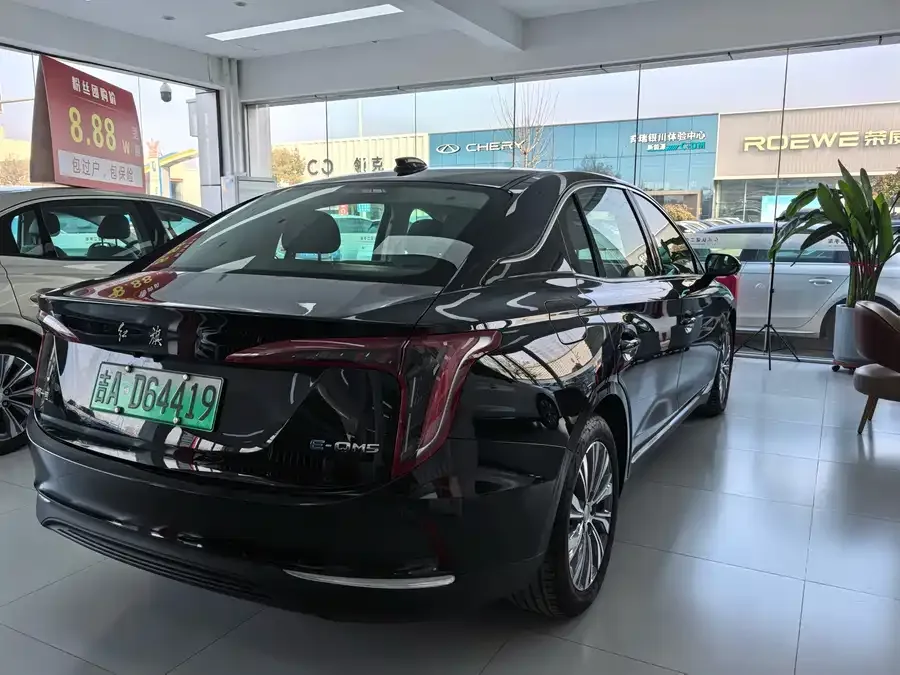 Hongqi E-QM5 Hongqi E-QM5 2022 431km Charging Enjoyment Edition 2022 — миниатюра 3