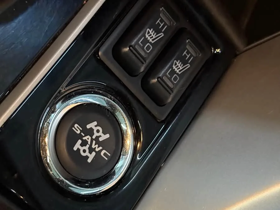 Mitsubishi Yige Yige 2021 1.5T CVT four-wheel drive combustion version 2022 — миниатюра 5