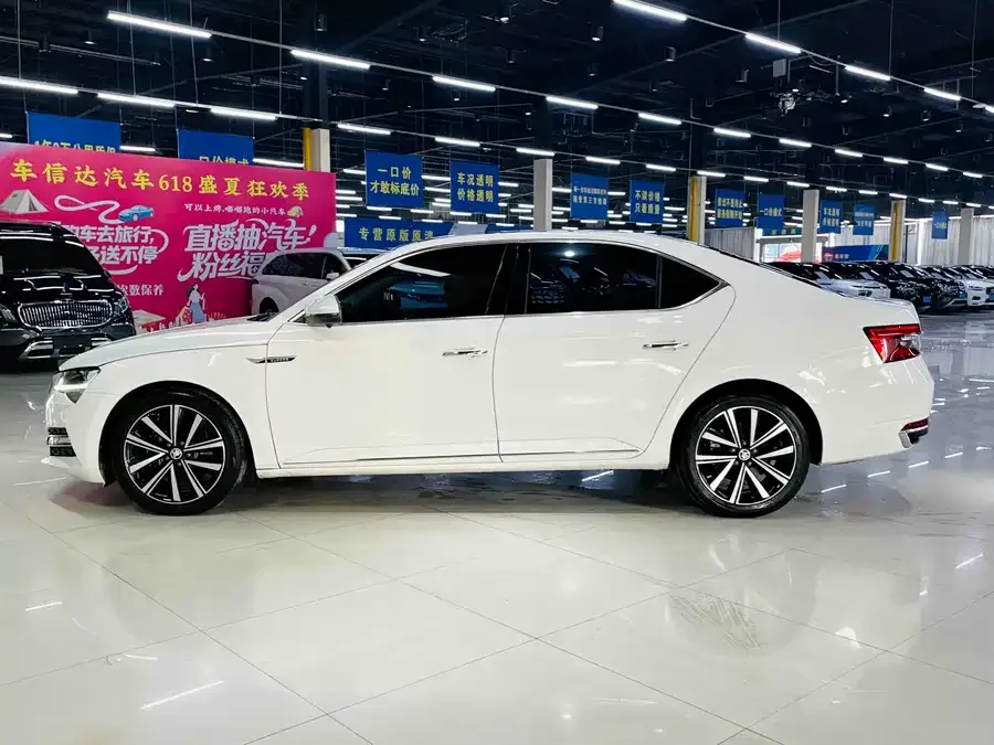 Skoda SuperB Super 2021 TSI330 DSG Comfort Edition 2022 — миниатюра 2