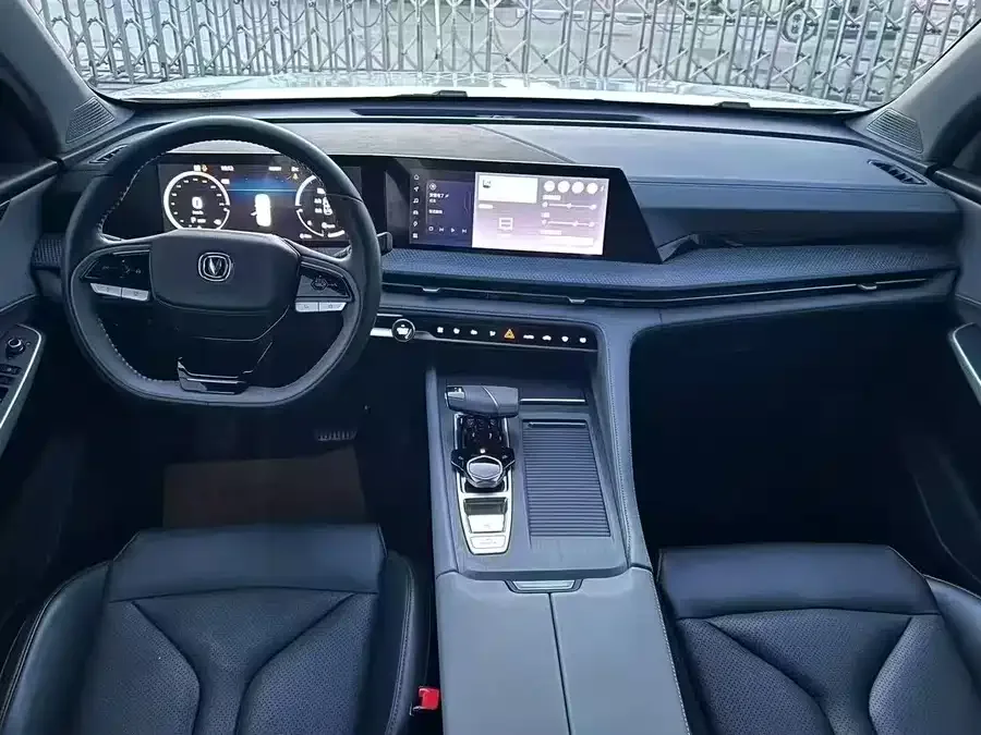 Changan CS75 PLUS Smart Electric iDD Changan CS75 PLUS iDD 2023 iDD Smart Leading Edition 2023 — миниатюра 2