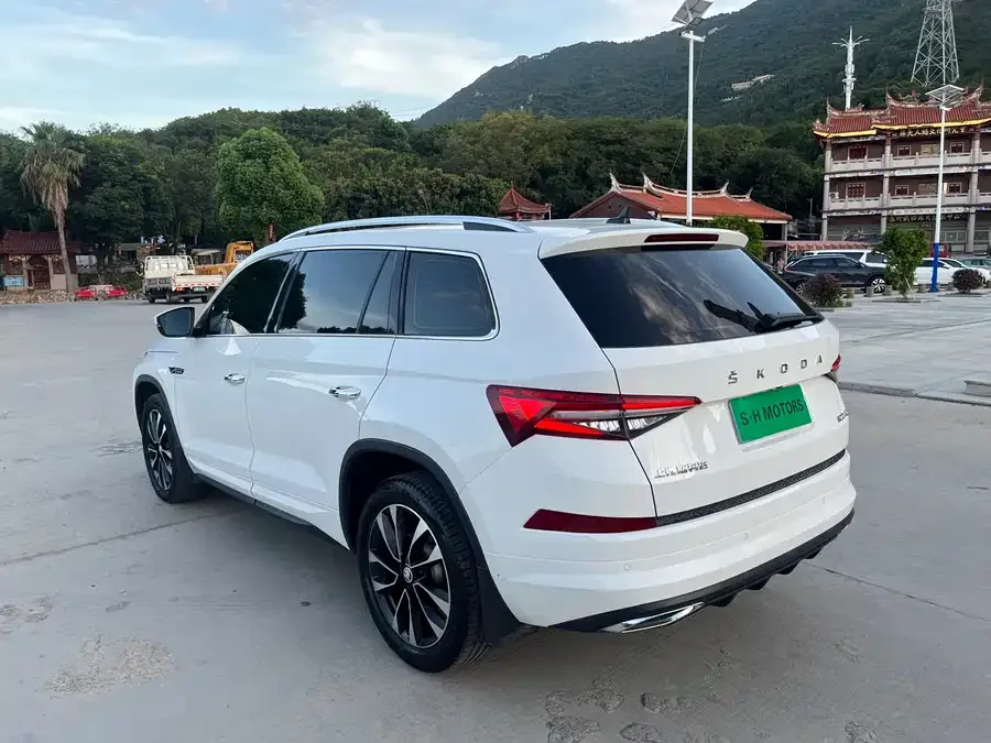 Skoda Kodiaq Kodiak 2022 TSI330 7-seat two-wheel drive luxury version 2023 — миниатюра 4
