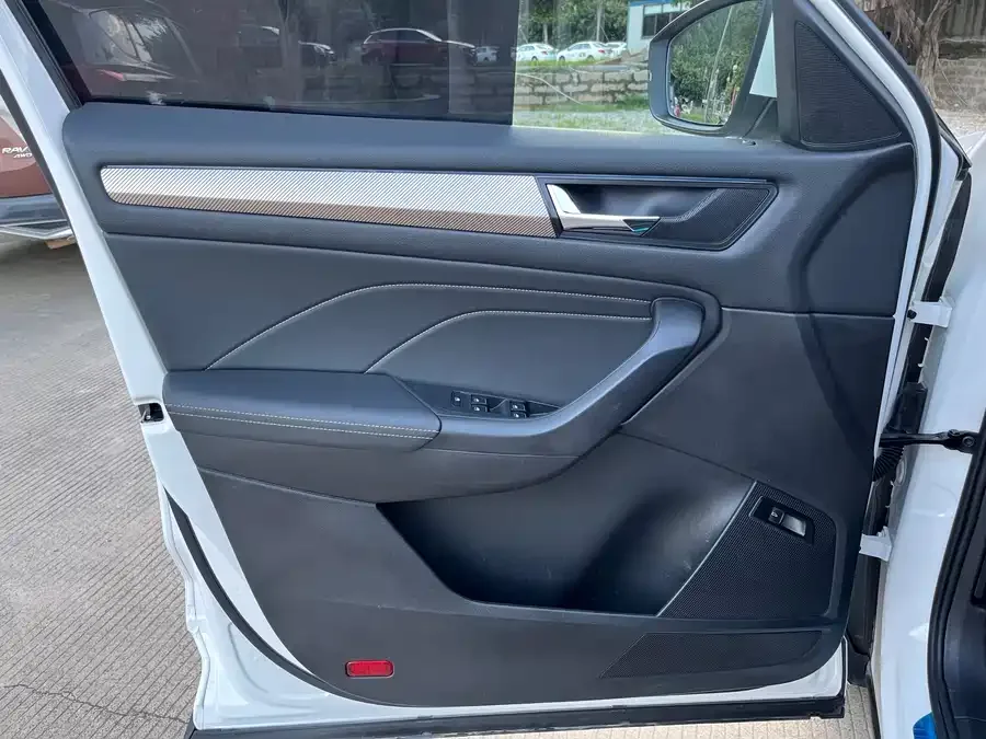 Skoda Kodiaq Kodiak 2022 TSI330 7-seat two-wheel drive luxury version 2023 — миниатюра 5