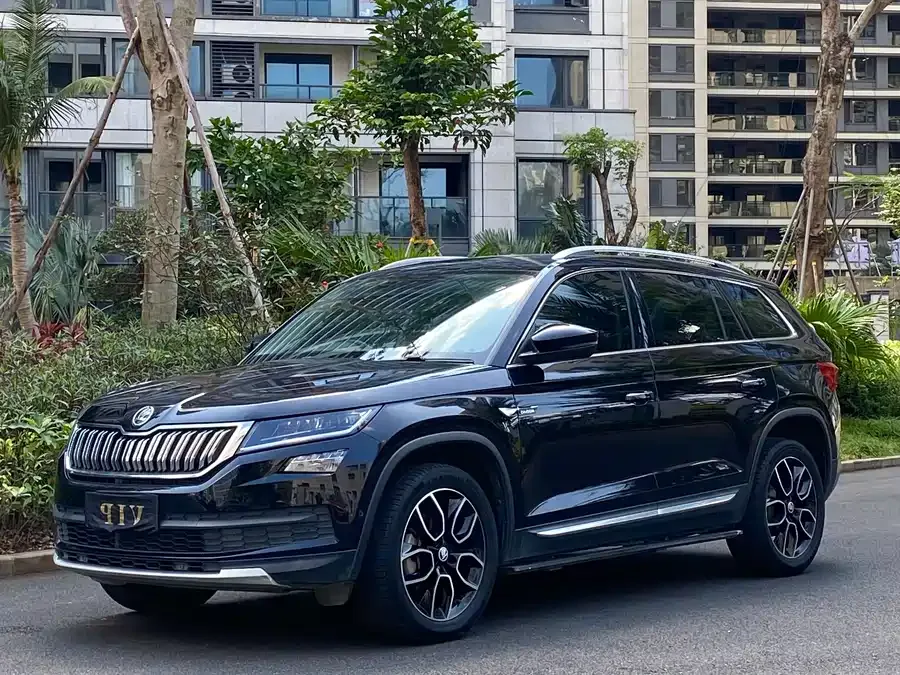 Skoda Kodiaq Kodiak 2020 TSI330 5-seater two-wheel drive luxury premium version 2022 — фото 1, купить с доставкой в Москву