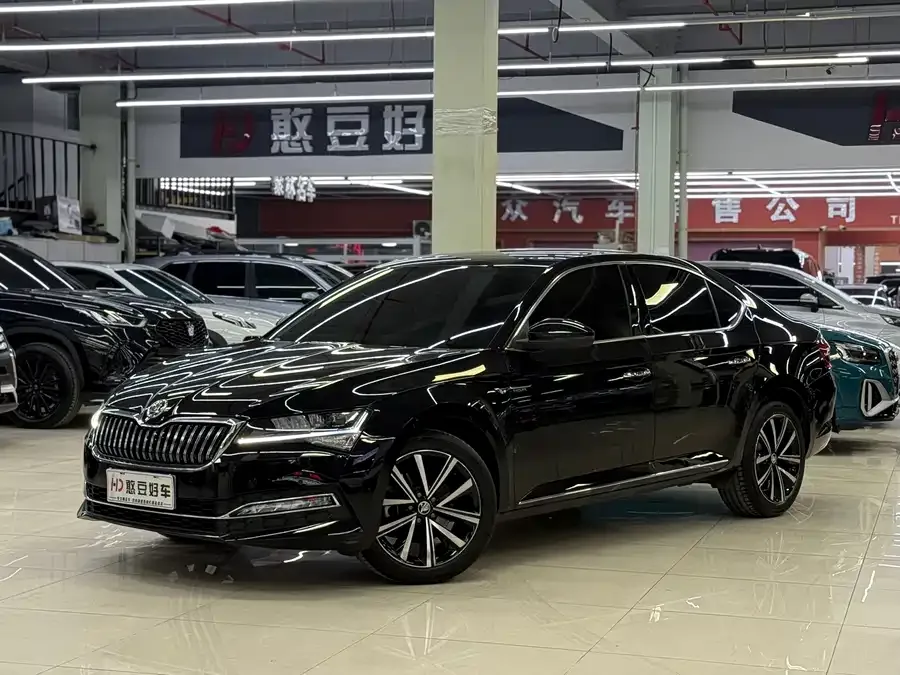 Skoda SuperB Superb 2025 TSI280 DSG Premium Edition 2025 — фото 1, купить с доставкой в Москву
