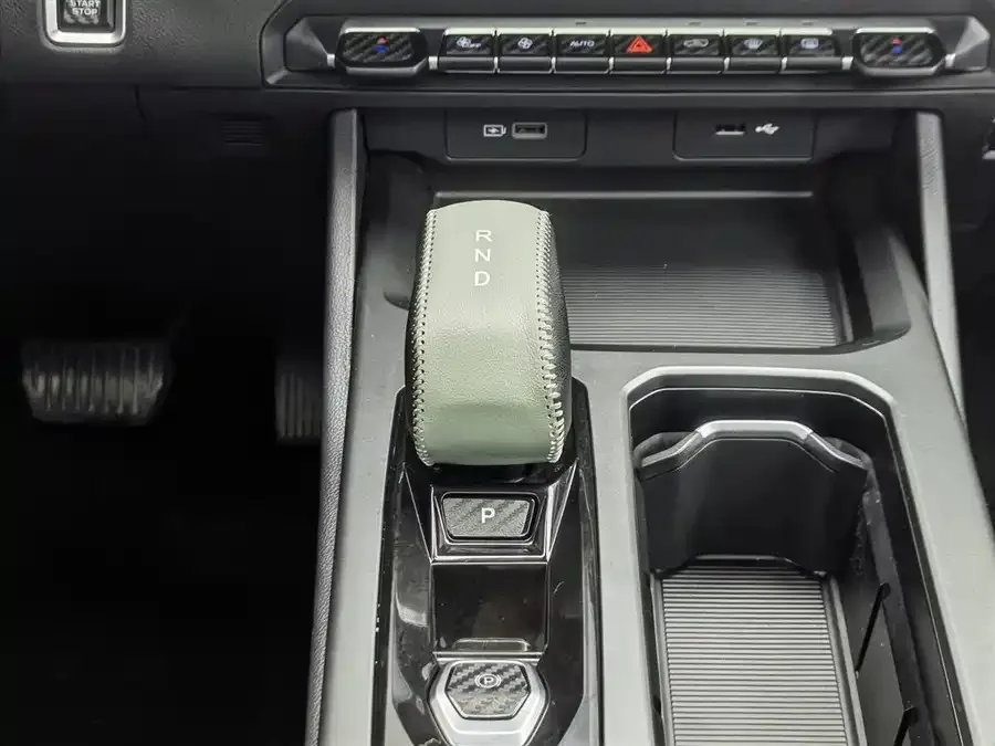 Geely Haoyue L Haoyue L 2024 2.0T DCT Premium Edition 2024 — миниатюра 4