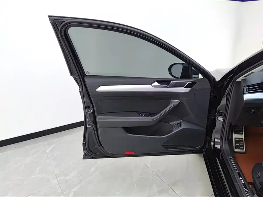 Volkswagen Magotan GTE plug-in hybrid Magotan GTE plug-in hybrid 2022 GTE luxury model 2023 — миниатюра 4