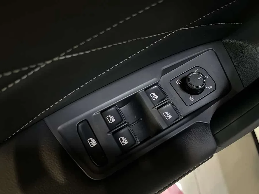 Volkswagen Tiguan L New Energy Tiguan L New Energy 2023 430PHEV Plug-in Hybrid Premium Edition 2024 — миниатюра 4
