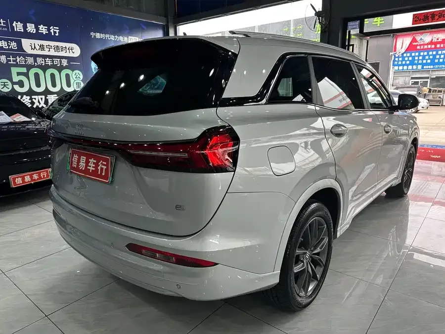 Landian E5 Blue Electric E5 2023 1.5L DE-i 100KM Enjoyable 7-seater 2023 — миниатюра 4