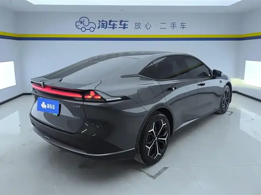 Deepal dark blue L07 Deep Blue L07 2025 230Ultra Deep Blue Intelligent Driving AD PRO Extended Range Edition 2025 — миниатюра 3