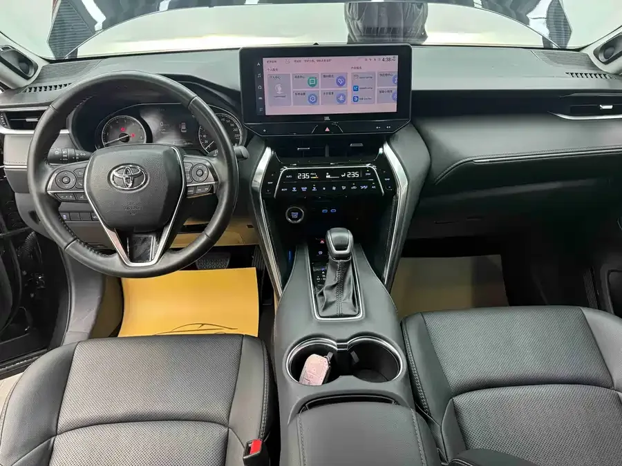 Toyota Venza Venza 2022 2.0L CVT 2WD Premium Edition 2023 — миниатюра 5