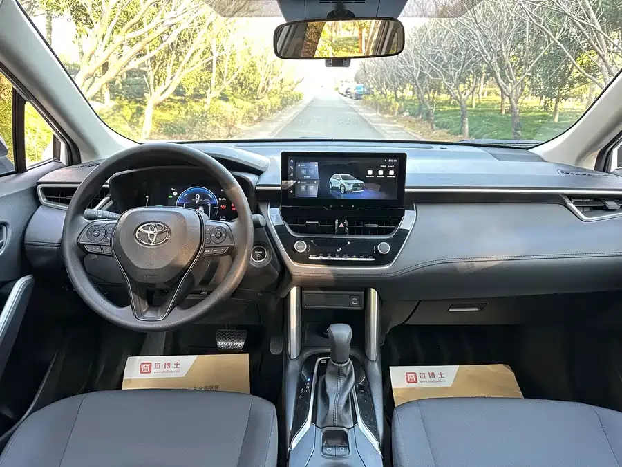Toyota Corolla Corolla Sharp 2024 2.0L Intelligent Electric Hybrid Dual Engine Pioneer Edition 2025 — миниатюра 4