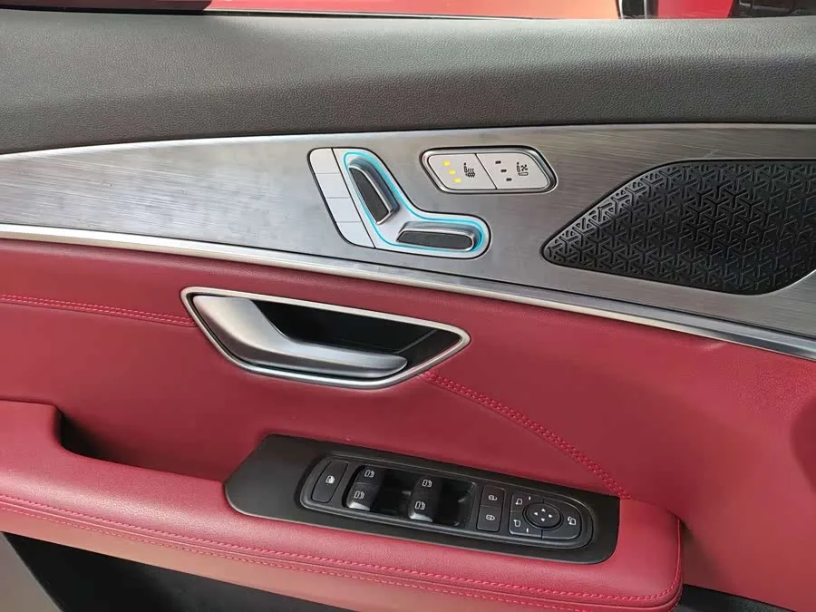 Jetour X70 PLUS JETOUR X70 PLUS 2024 Champion Edition 1.5T DCT Champion MAX+ 5 Seaters 2024 — миниатюра 5