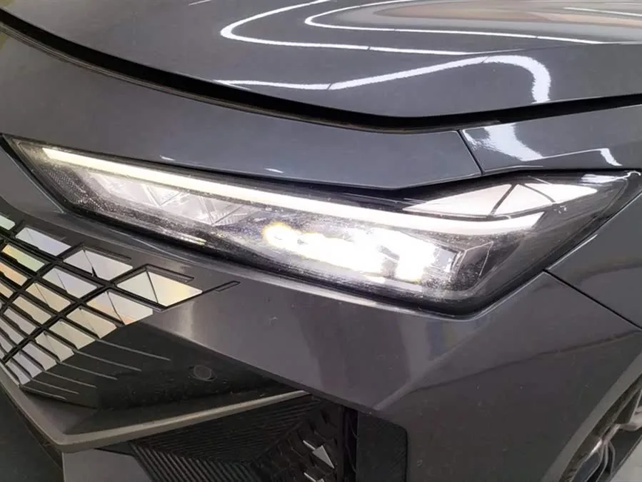 Changan UNI-V Smart Electric iDD Changan UNI-V iDD 2023 iDD 1.5T 113km Smart Fun Edition (Fast Edition) 2023 — миниатюра 2