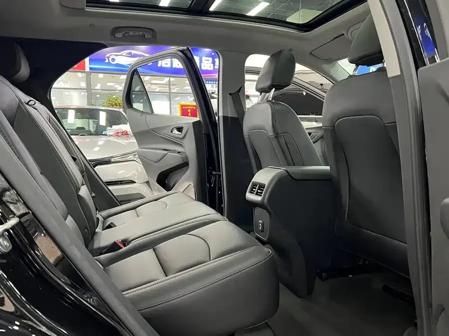 Chevrolet Equinox Explorer 2022 535T Chijie Edition 2022 — миниатюра 3