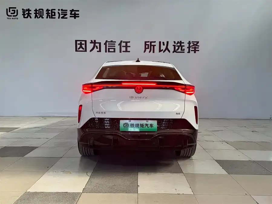 Volkswagen ID. UNYX Yuzhong 06 2024 Pro long-range version 2025 — миниатюра 2