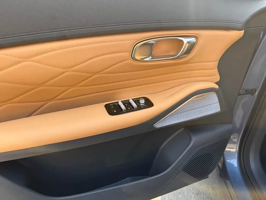 Geely Galaxy Starship 7 Galaxy Starship 7 2025 120km Navigator Edition 2025 — миниатюра 2