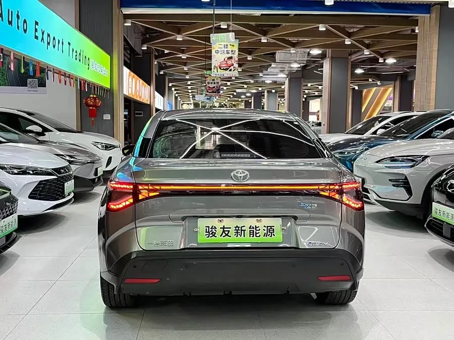 Toyota bZ 3 2023 616km long range PRO 2023 — миниатюра 2