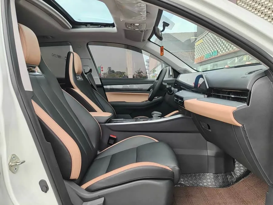 Geely Haoyue PRO Haoyue PRO 2025 1.5T DCT Vertical and Horizontal + New Year Supreme Edition 2025 — миниатюра 4