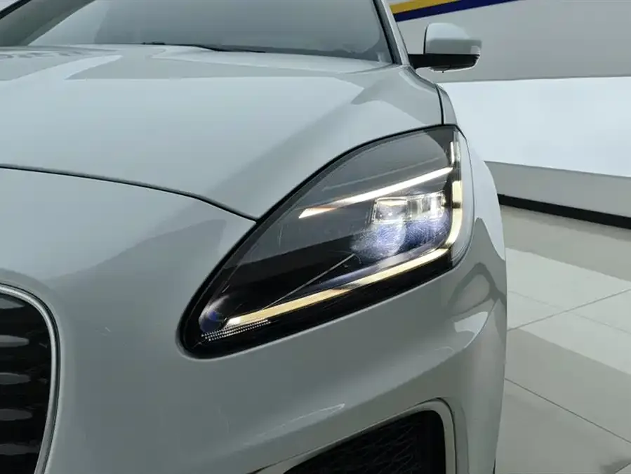Jaguar E-Pace 2024 aggressive sports version R-DYNAMIC S 2024 — миниатюра 2