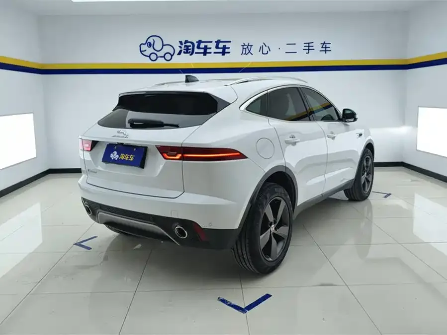 Jaguar E-Pace 2024 aggressive sports version R-DYNAMIC S 2024 — миниатюра 3