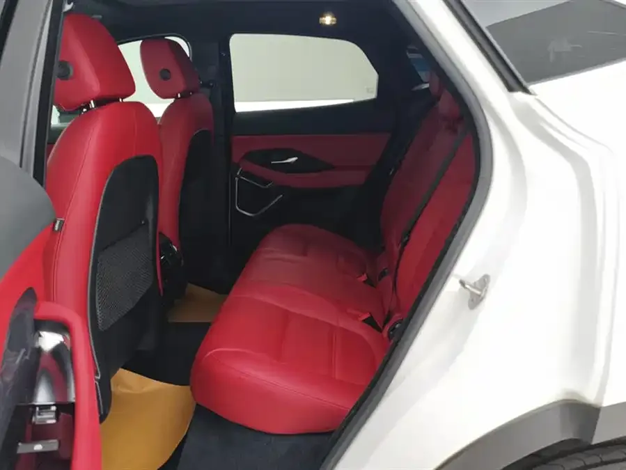 Jaguar E-Pace 2024 aggressive sports version R-DYNAMIC S 2024 — миниатюра 5