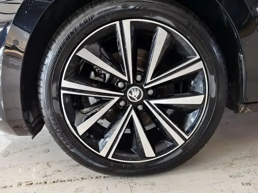 Skoda SuperB Super 2023 TSI280 DSG Exclusive Edition 2023 — миниатюра 2