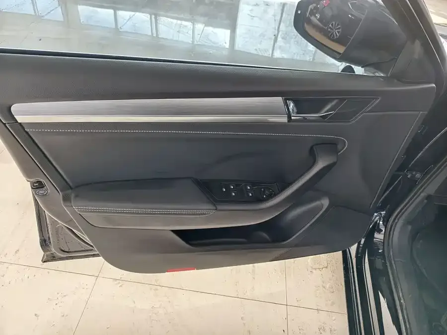 Skoda SuperB Super 2023 TSI280 DSG Exclusive Edition 2023 — миниатюра 4