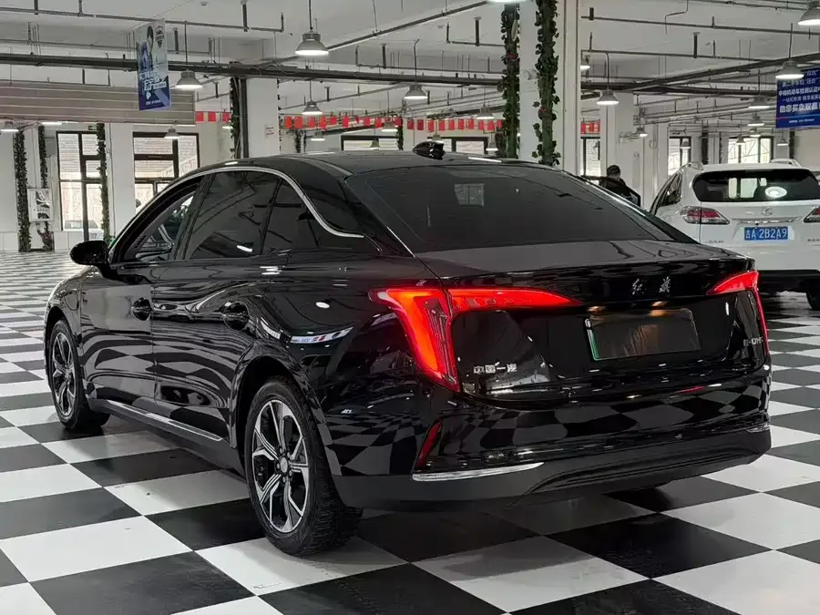 Hongqi E-QM5 Hongqi E-QM5 2023 Basic Travel Edition 2023 — миниатюра 3