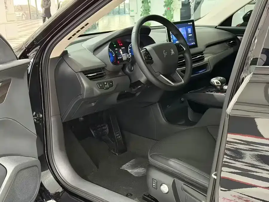 Hongqi E-QM5 Hongqi E-QM5 2023 Basic Travel Edition 2023 — миниатюра 4