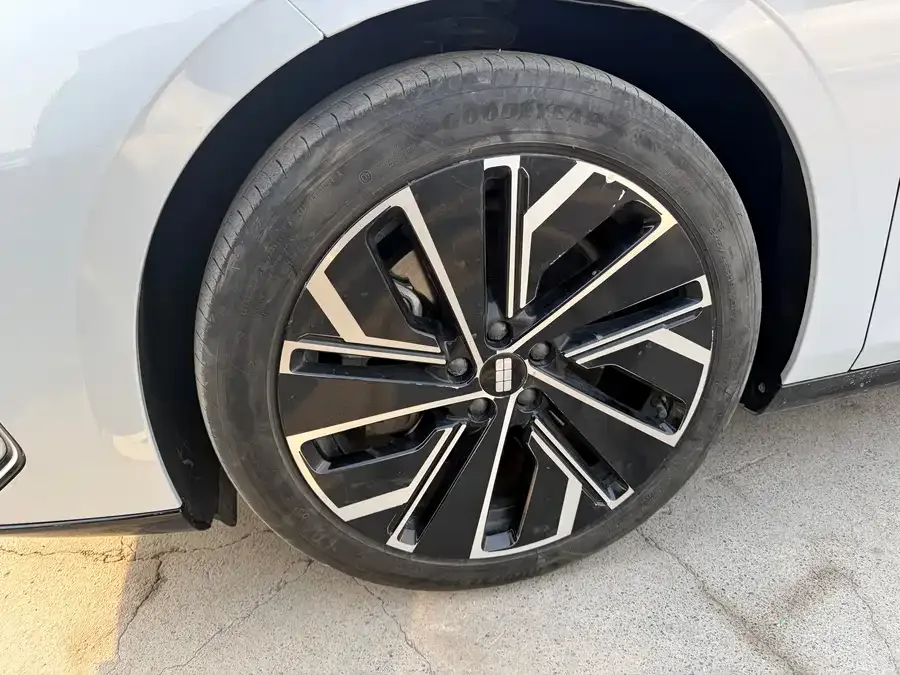 Geely Galaxy E8 Galaxy E8 2024 665km RWD Starship Long Range Edition 2024 — миниатюра 2
