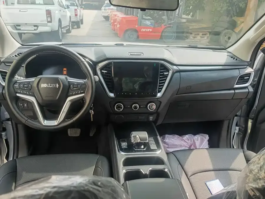 Isuzu Lingtuo Lingtuo 2023 2.5T Automatic Two-Wheel Drive Diesel Navigator Edition Long Wheelbase 2026 — миниатюра 4