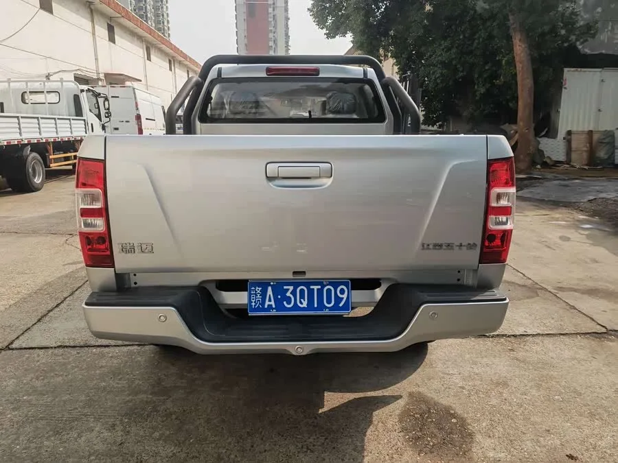 Isuzu RE-MAX Ruimai RE-MAX 2023 2.5T Diesel Manual 2WD Luxury Edition Long Wheelbase 2026 — миниатюра 2