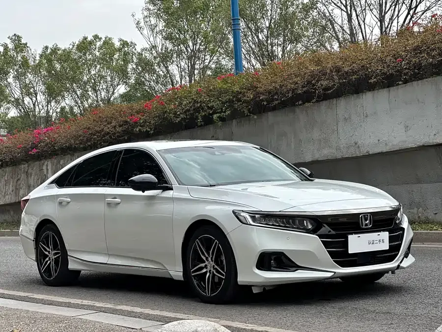 Honda Accord 2022 Accord 260TURBO Fantasy Night Premium Edition 2022 — миниатюра 3