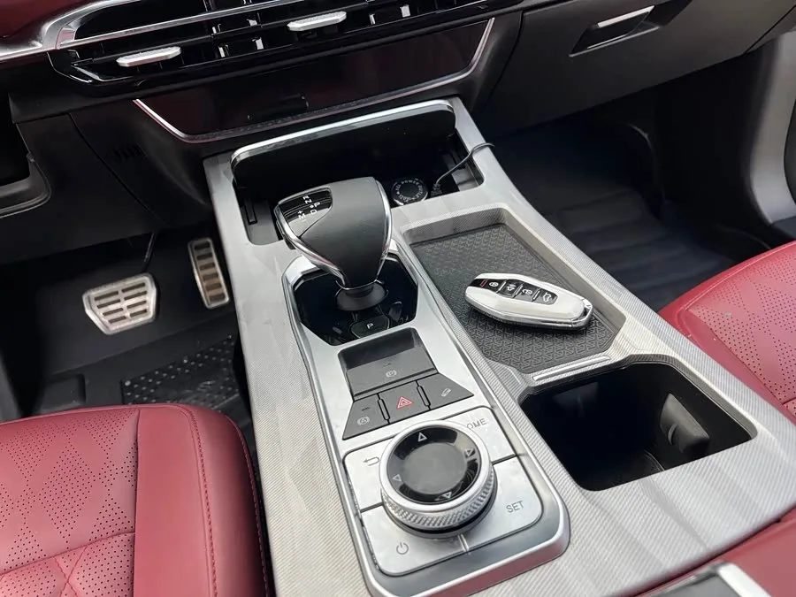 Jetour X70 PLUS JETOUR X70 PLUS 2024 Champion Edition 1.5T DCT Champion MAX 5 Seaters 2024 — миниатюра 4
